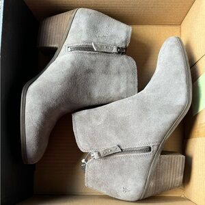 NIB FRYE Judith suede ankle boots